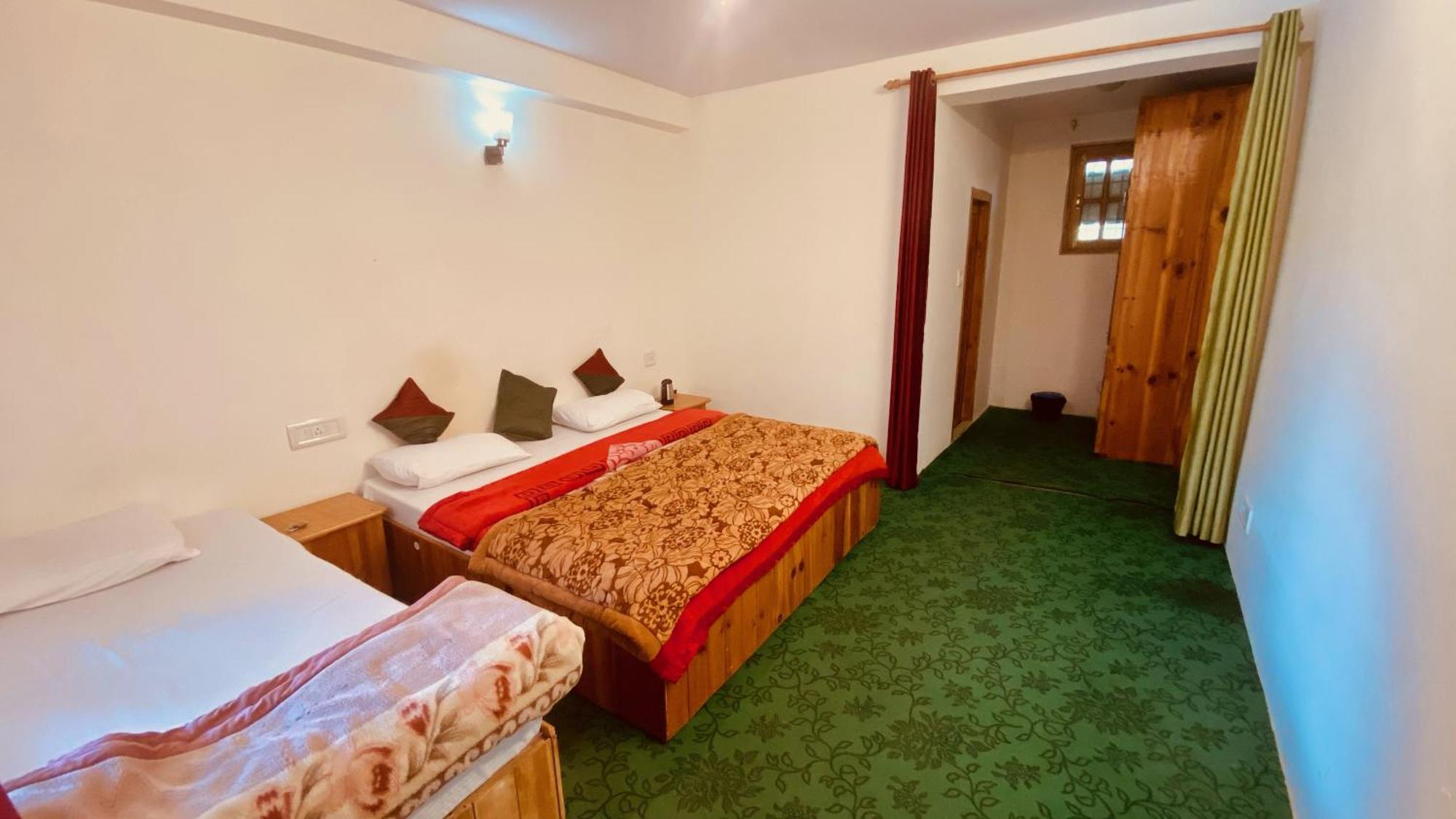 Madpackers Manali Hostel Bagian luar foto