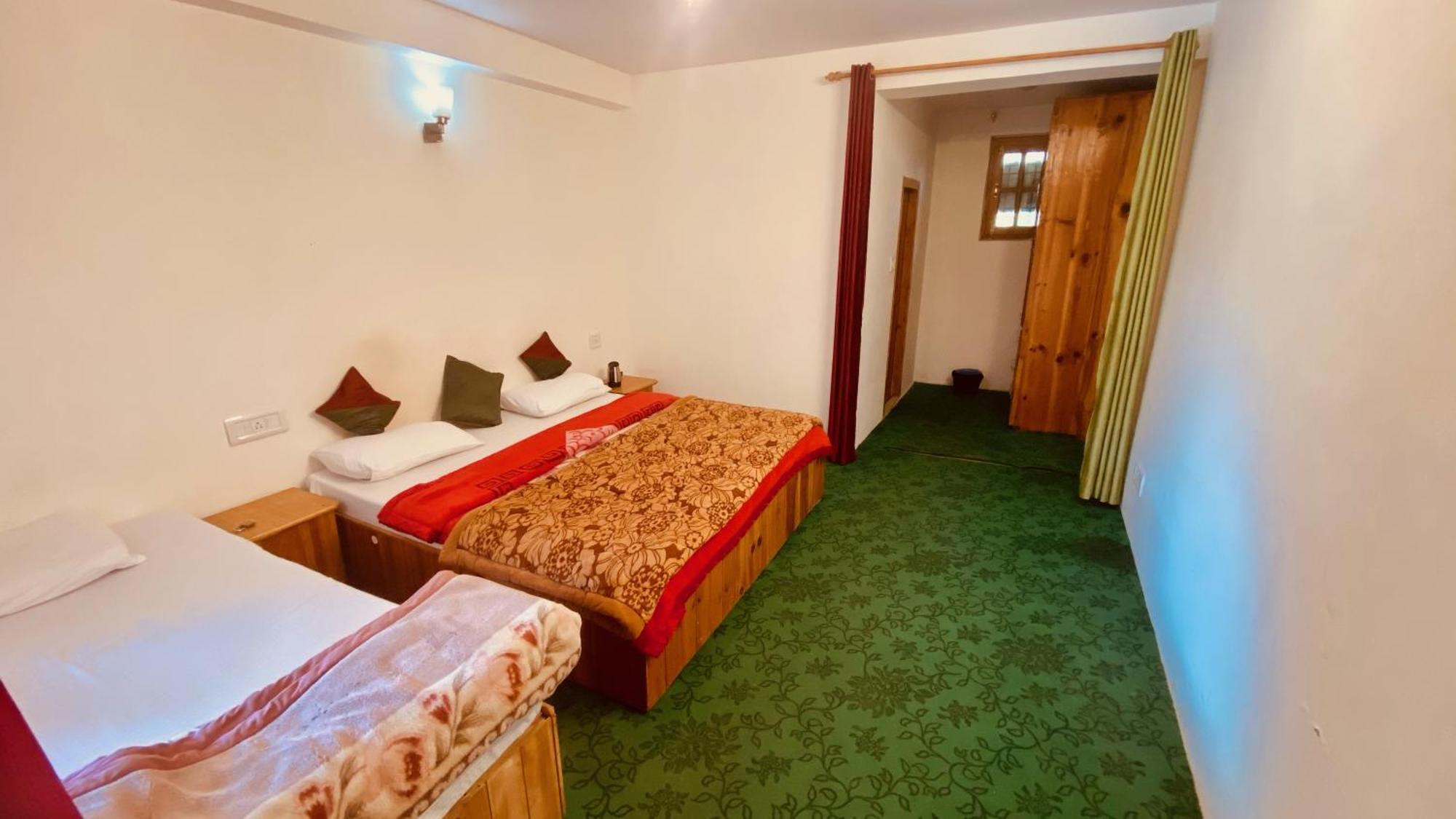 Madpackers Manali Hostel Bagian luar foto